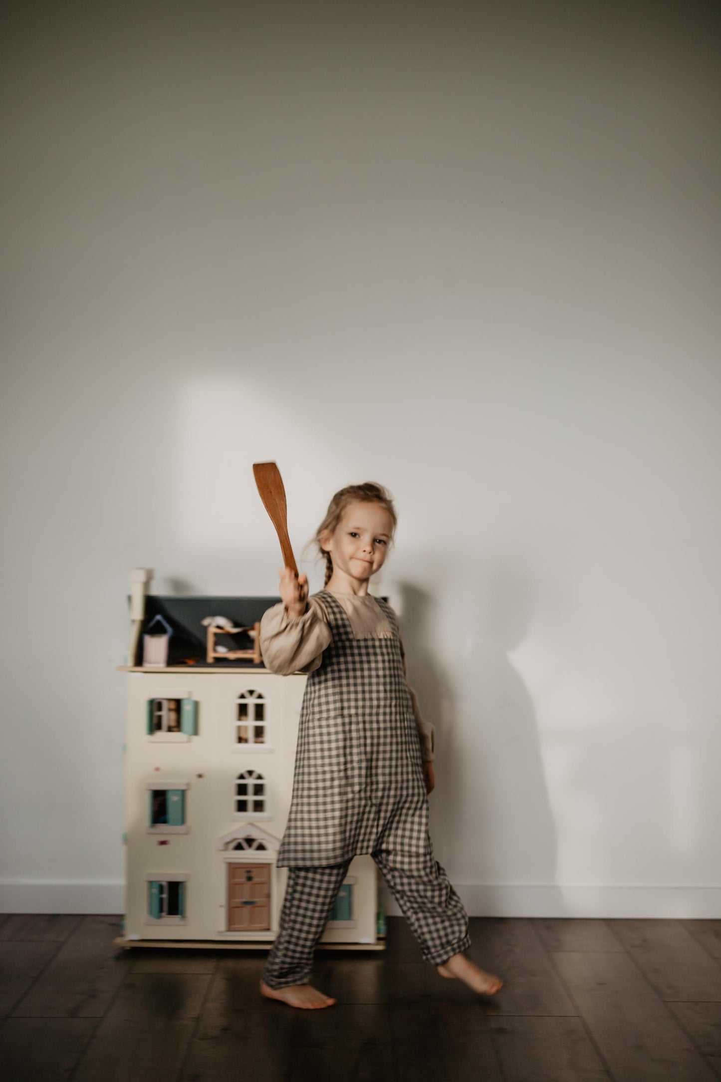 Linen pinafore apron for kids DIRVOLIRA
