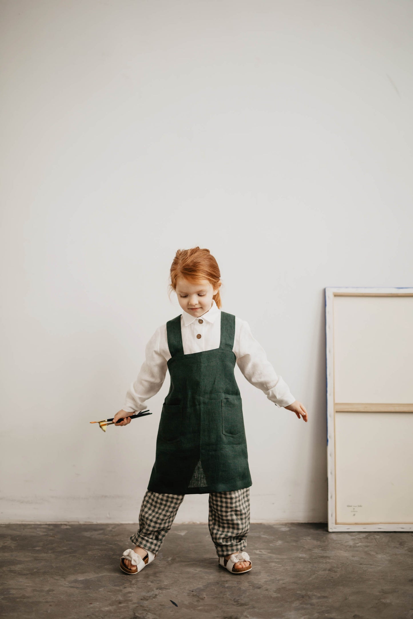 Linen pinafore apron for kids DIRVOLIRA
