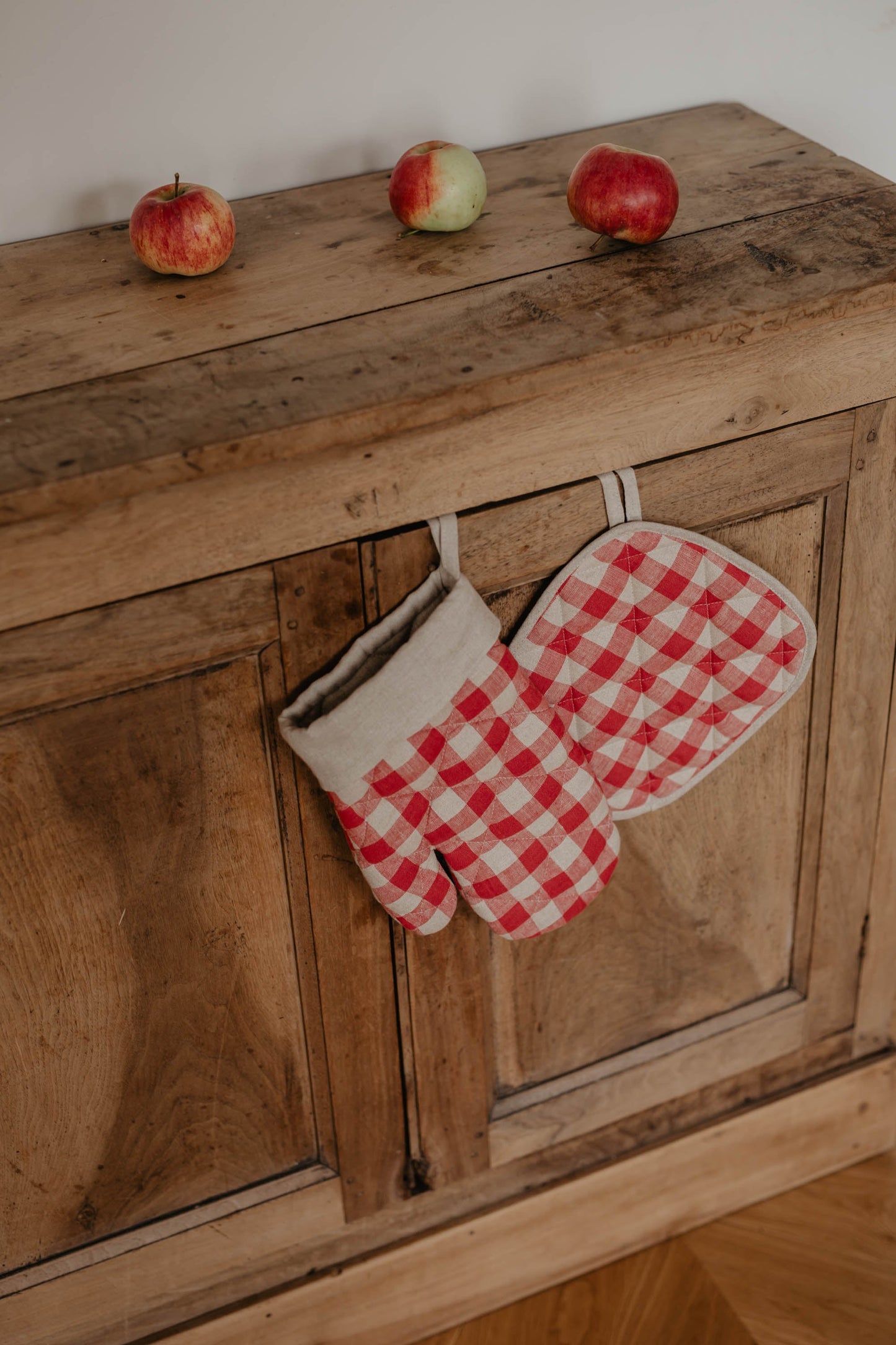 Linen oven mitt and pot holder
