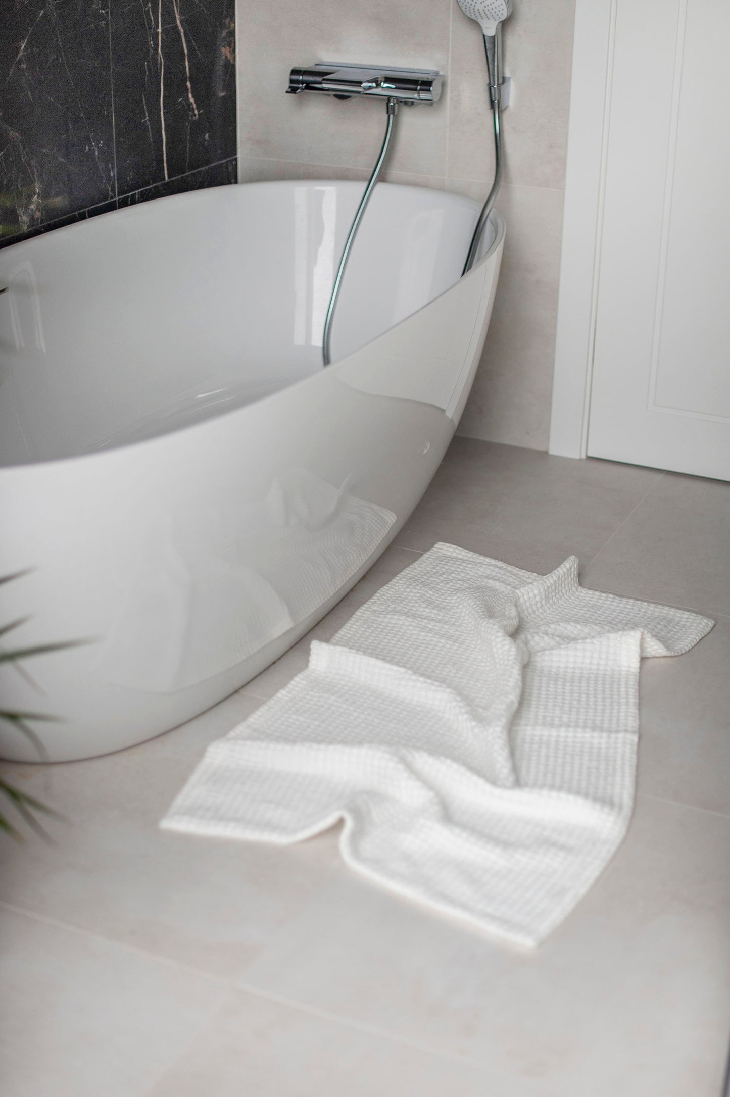 Waffle linen bath mat