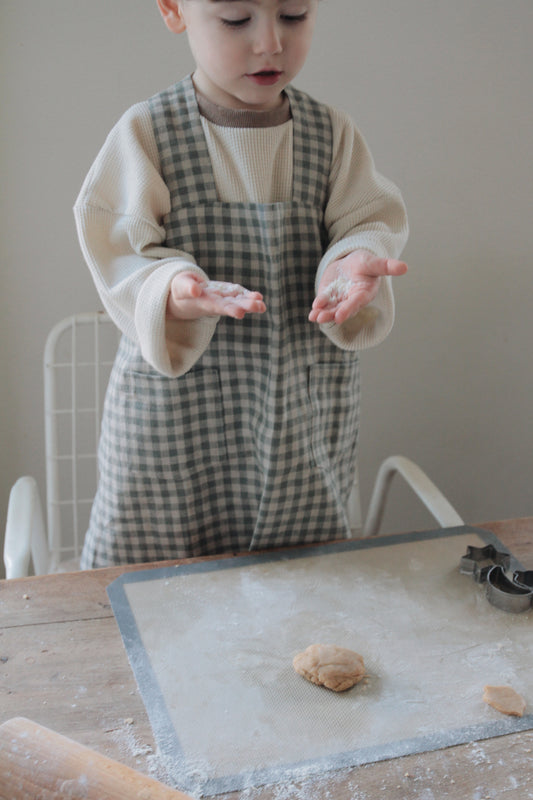 Linen pinafore apron for kids DIRVOLIRA