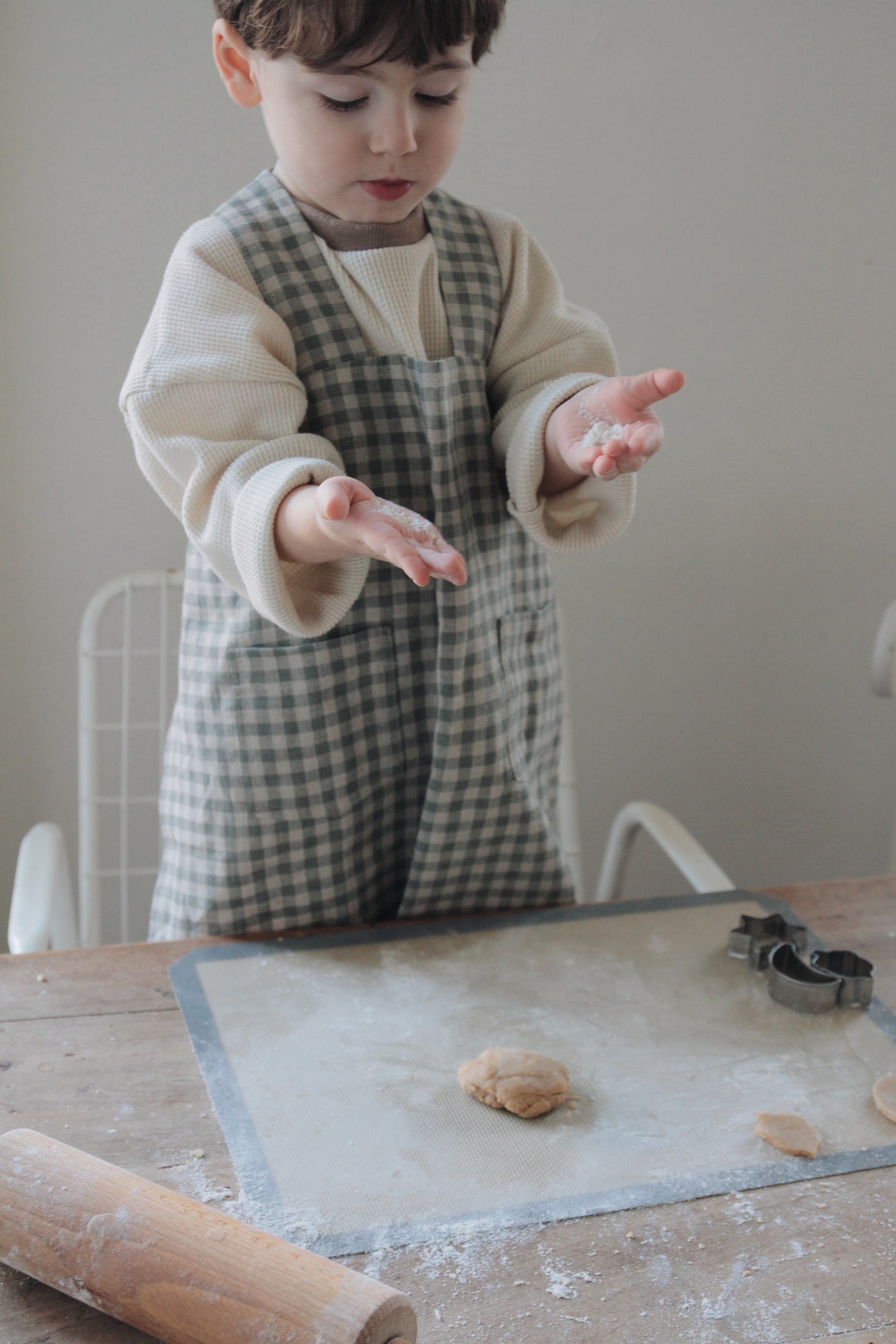 Linen pinafore apron for kids DIRVOLIRA