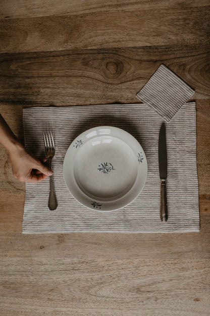 Linen placemat set