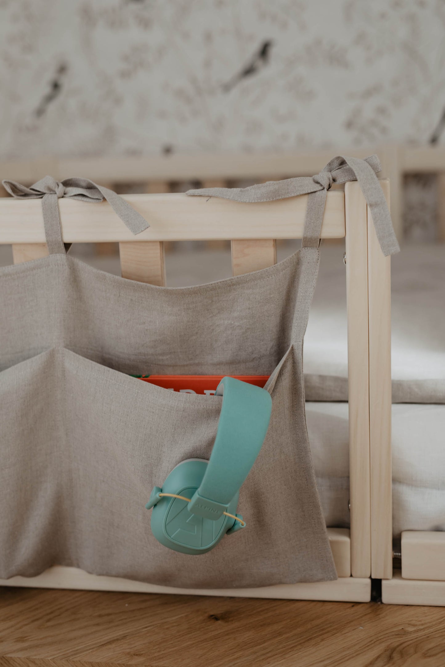 natural linen pocket organiser with headphone inside