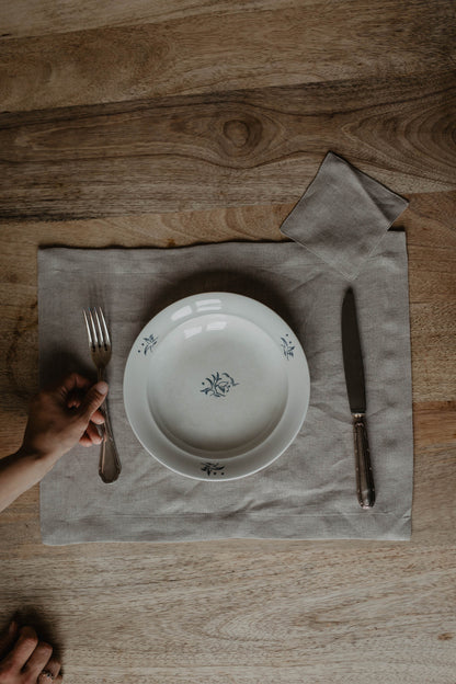 Linen placemat set