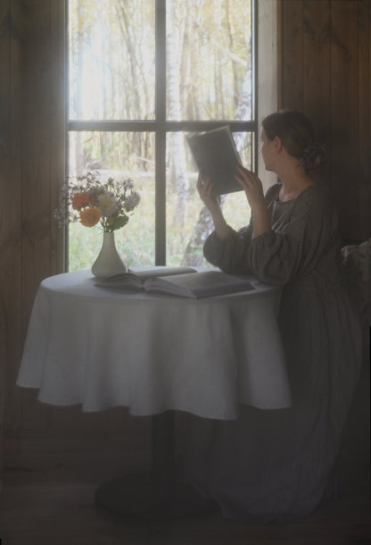 Round linen tablecloth