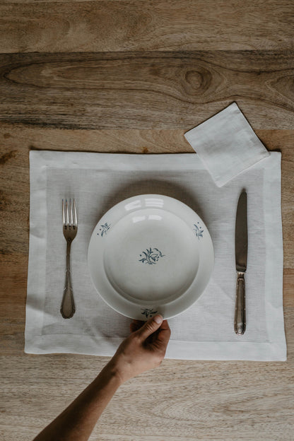 Linen placemat set